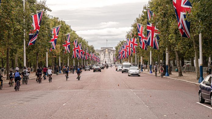 multiple-british-flags-london-uk-696x392